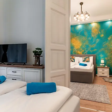Broadway Street Apartment With 3 Bedrooms & 2 Bathrooms Budapest Exterior photo